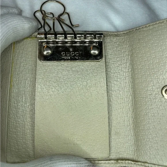 GUCCI MONOGRAM KEY HOLDER - Picture 6 of 7
